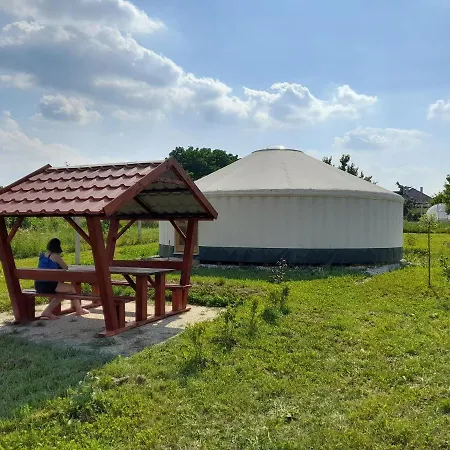 Szent Marton Jurtaszallas Zalakaros Koezeleben Lüks kamp alanı